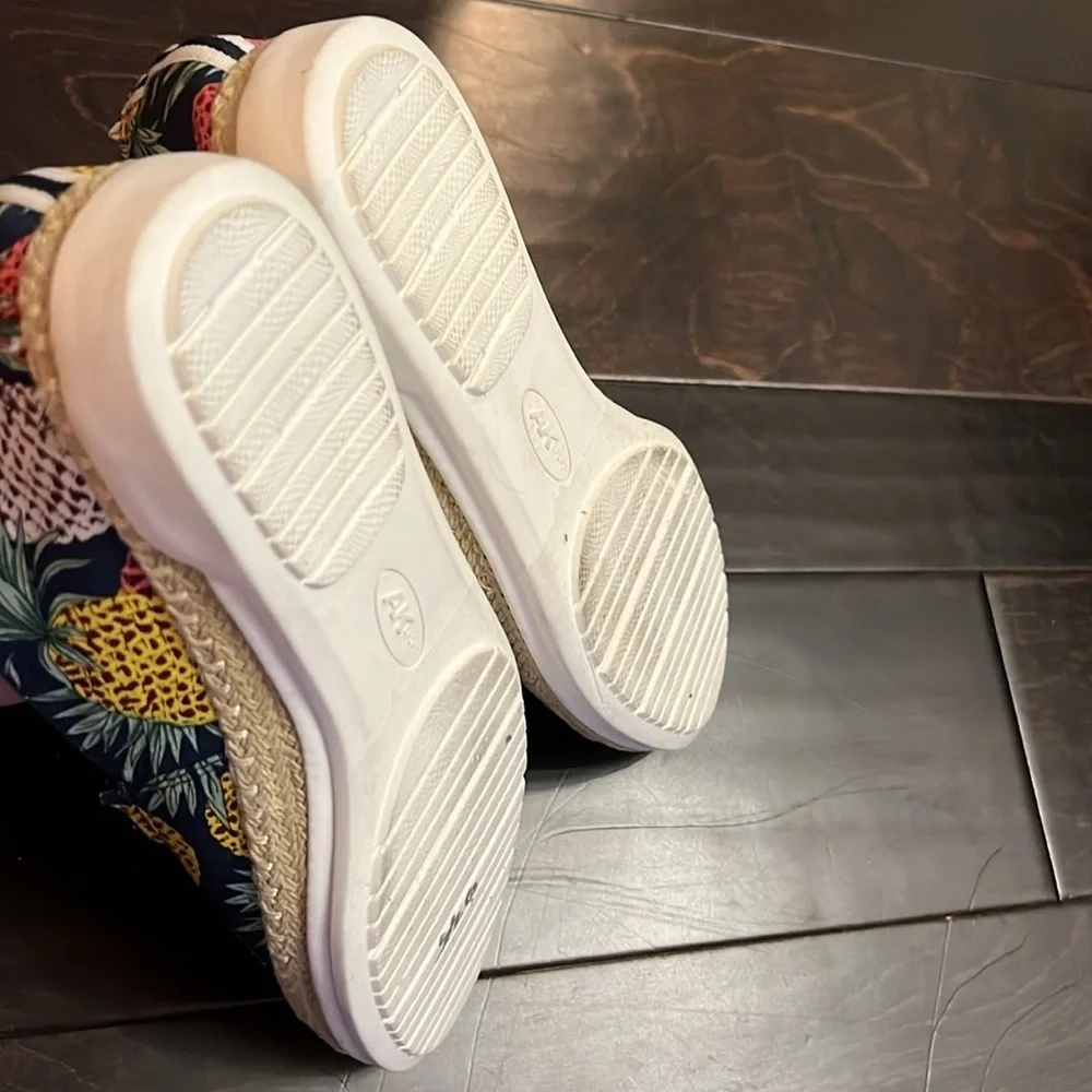 Anne Klein pineapple blue espadrilles 8.5